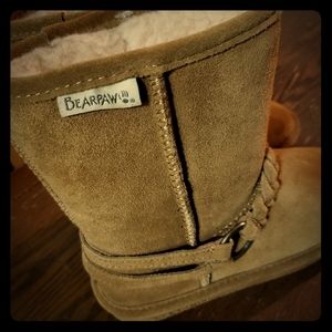 Bearpaw boots size 4